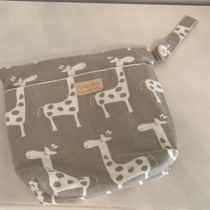 Foxy Vida carry bag with changing pad